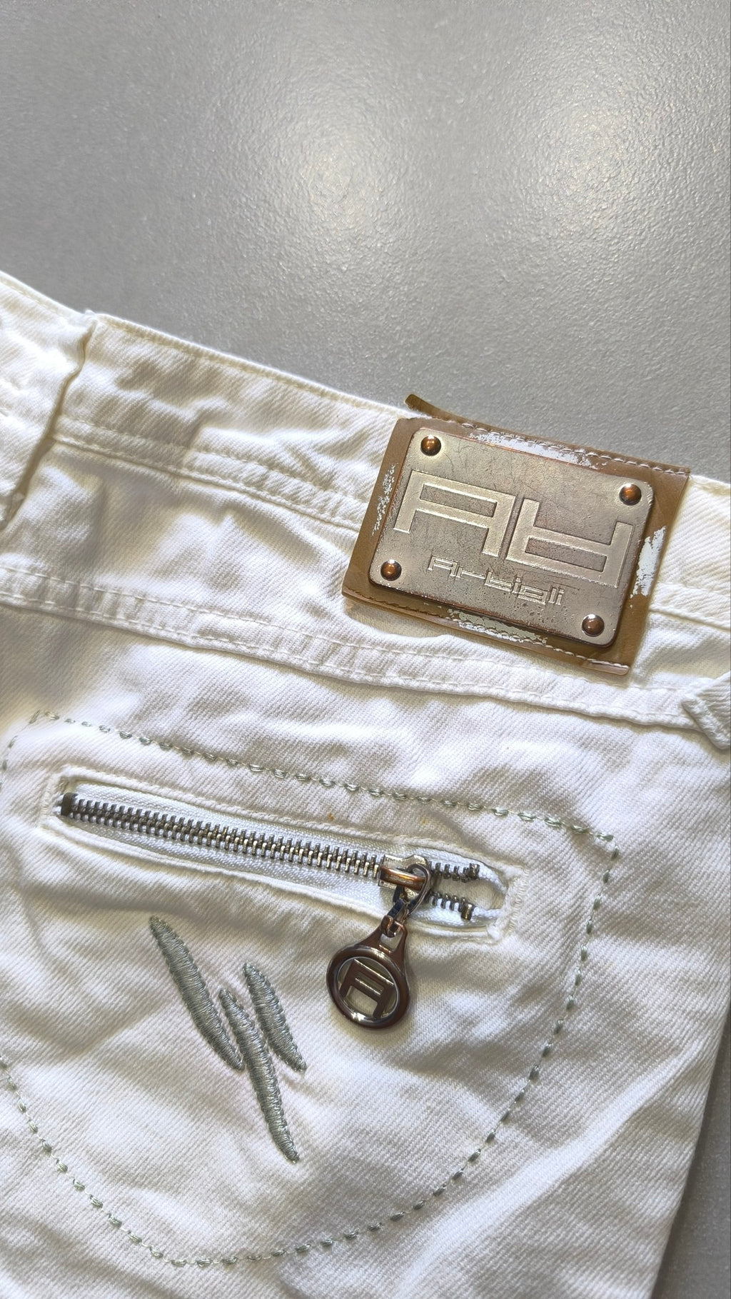 Pantaloncini bianchi donna Y2K vita bassa con zip (M)
