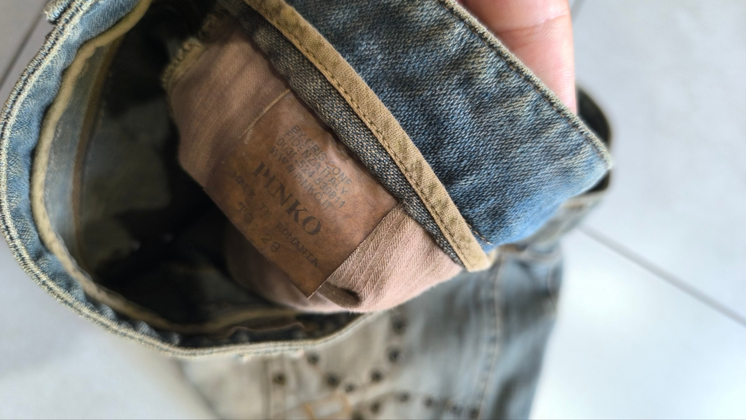 Minigonna jeans grigia Y2K borchie volant vita bassa (M)