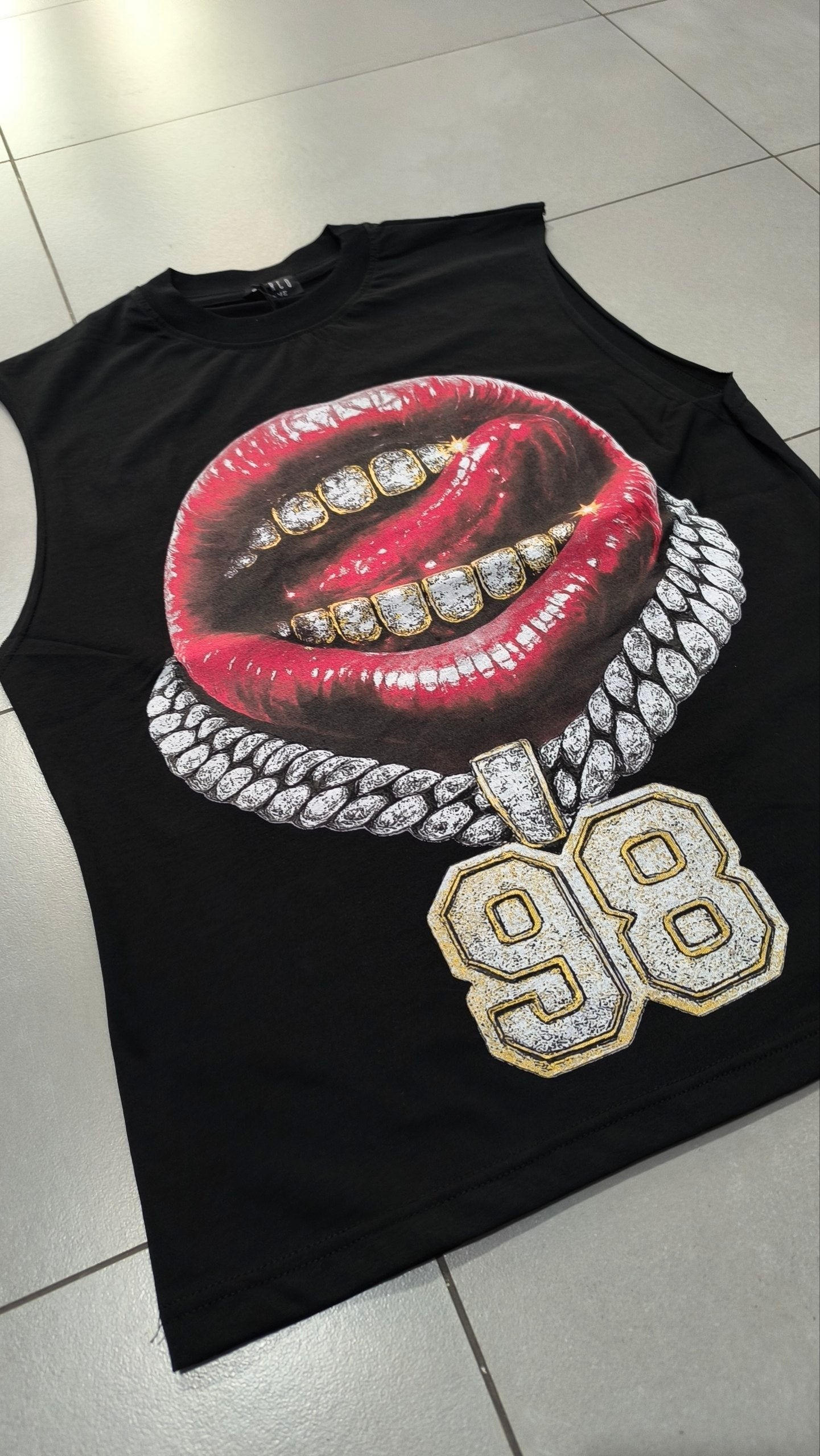 Canotta nera uomo hip hop Y2K con stampa lips grillz 98