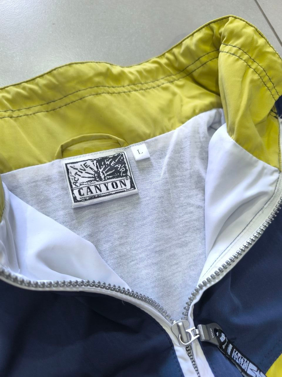 Vintage TrackJacket Canyon Geometrical Shape 80s 90s Boxy Fit Oversize Embroidered (L)