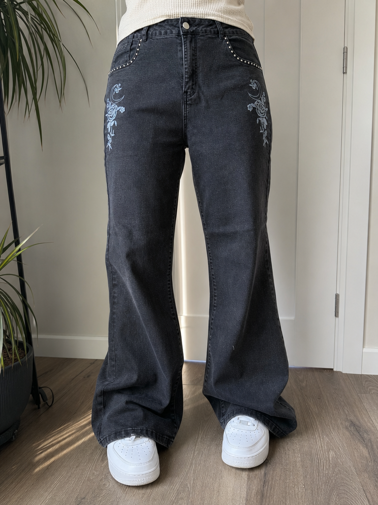 Jeans a zampa vita alta nero slavato ricami floreali borchie (3XL)