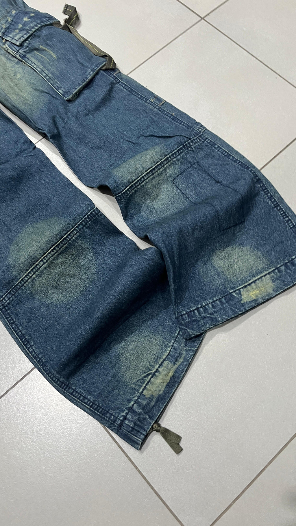 Jeans Baggy Fit Svasato con Lavaggio Particolare e Ricami